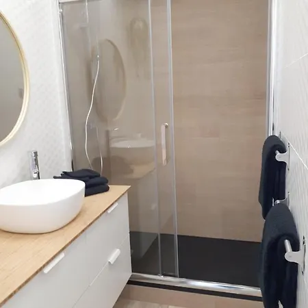 Magnifique Face Avec Place Privative. 圣让-德蒙